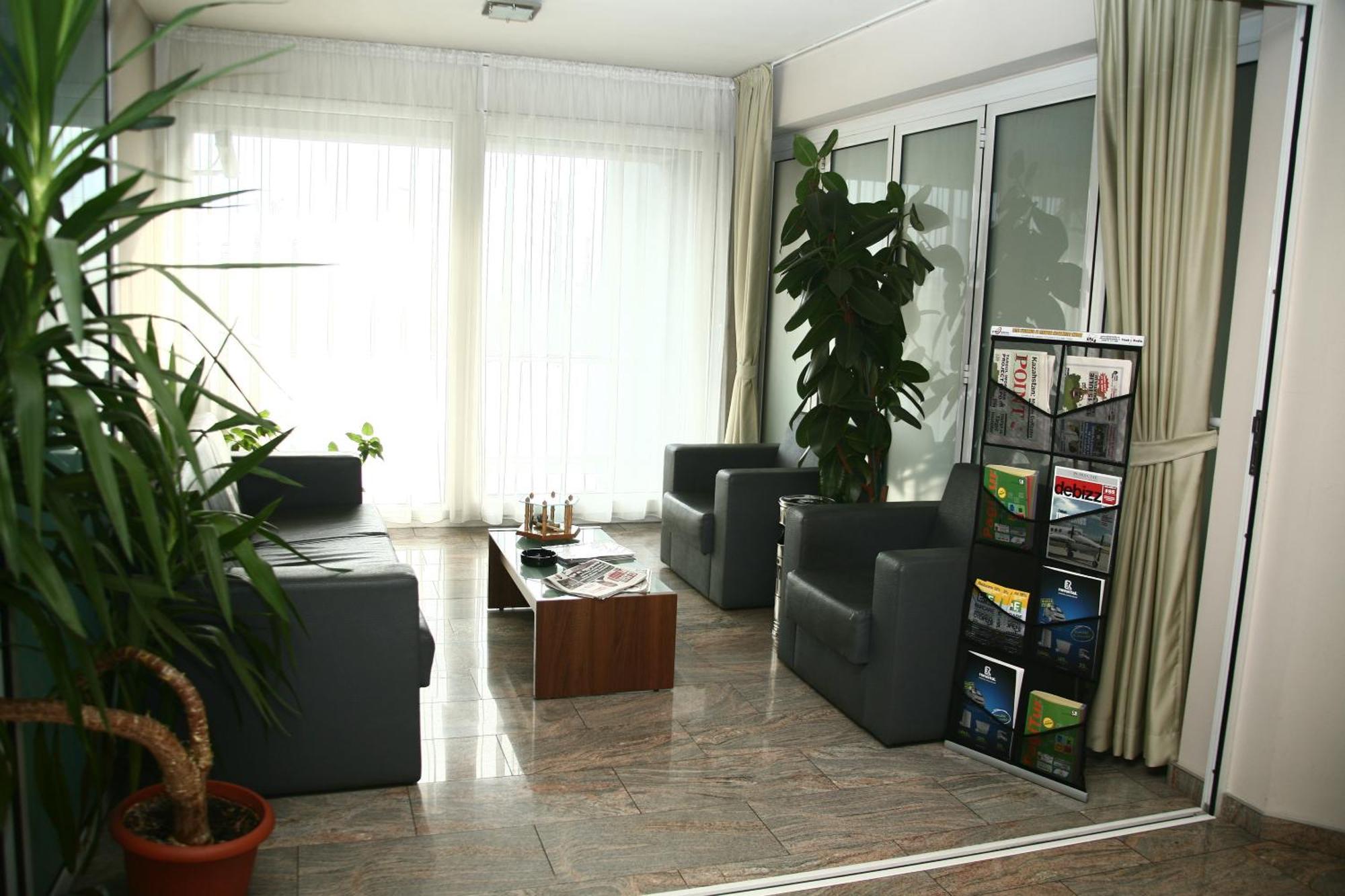 Euro House Hotel Baia Mare Exterior photo